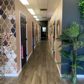 The hallway at Next Level Spa-lala in Santa Maria